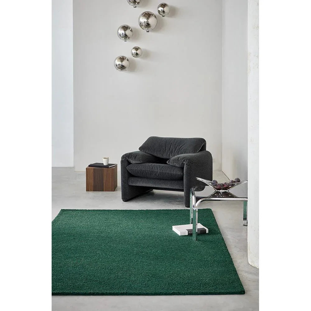 B&C Decor Echo Forest Designer Rug featuring solid colour pattern in forest green, emerald on light grey background, hand-tufted wool