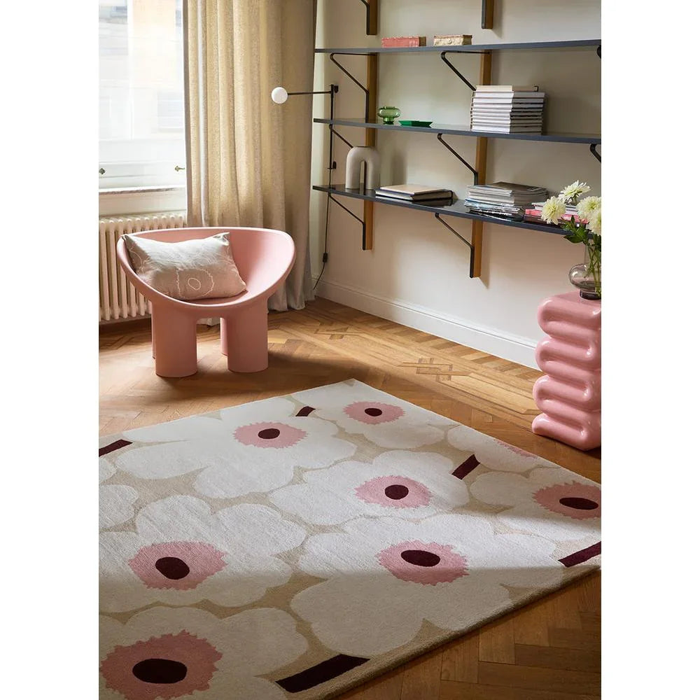 Marimekko Unikko Beige Pink Rug floral pattern with pink petals and burgundy centers on beige, machine-woven polyester