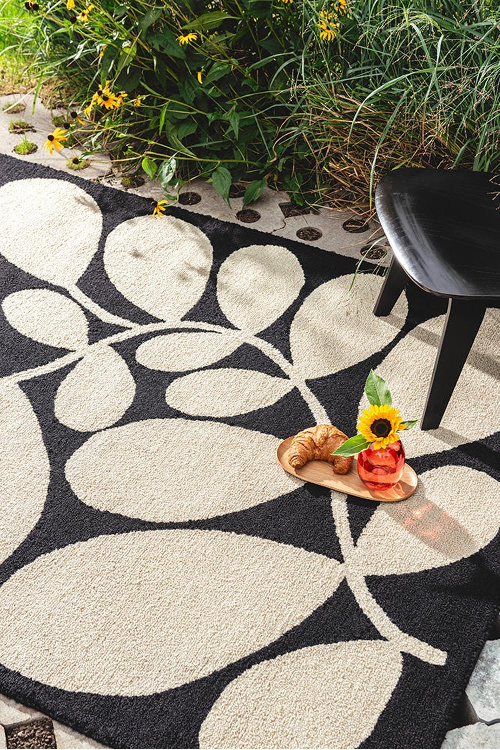 Orla Kiely Sycamore Black outdoor rug with mid-century leaf motif in black/cream on light beige, machine-woven polypropylene