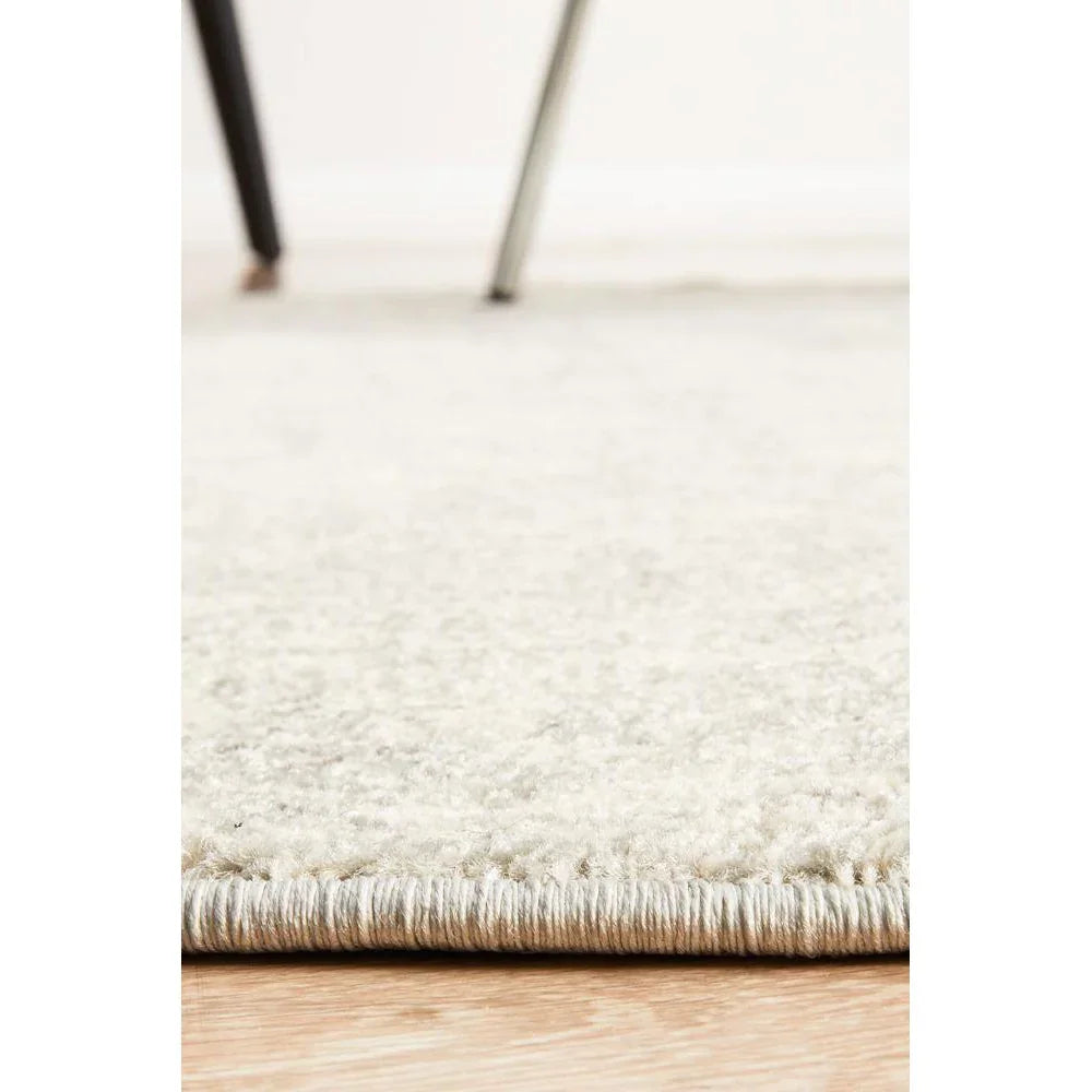 Evoke Shine Silver Transitional Round Rug - ICONIC RUGS