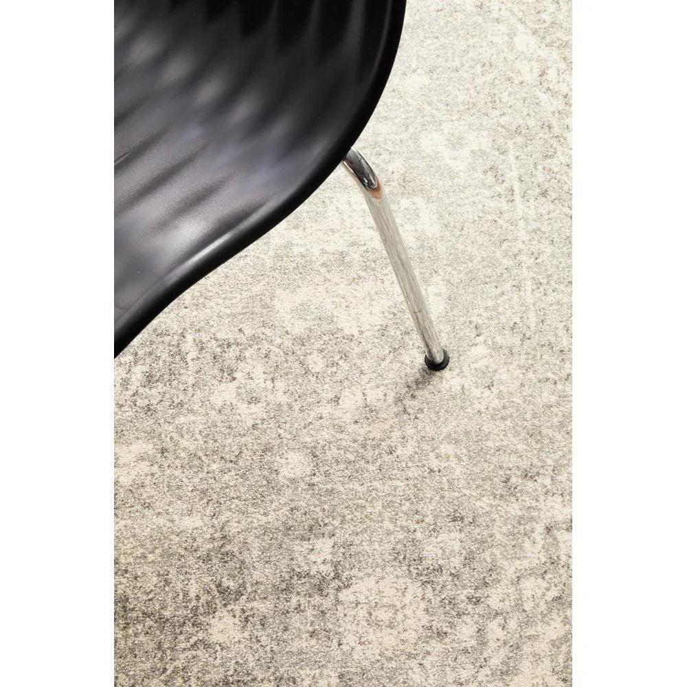 Evoke Shine Silver Transitional Round Rug - ICONIC RUGS
