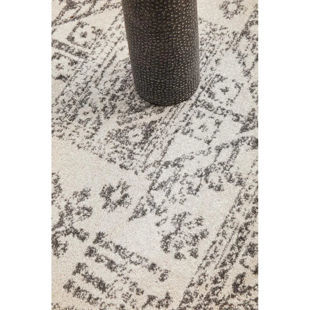 Chrome Addison Silver Round Rug - ICONIC RUGS