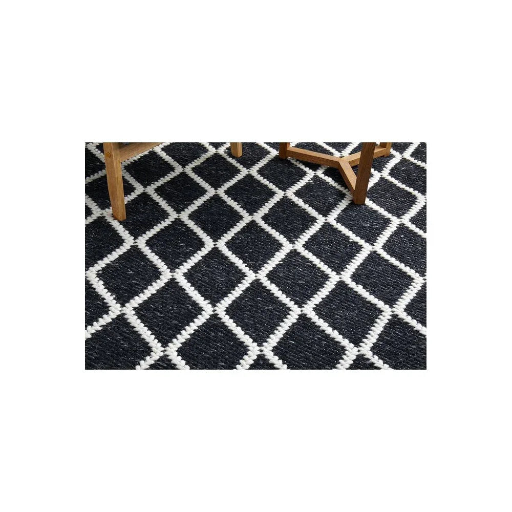 Huxley Black Rug - ICONIC RUGS