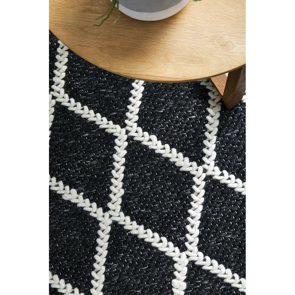 Huxley Black Rug - ICONIC RUGS